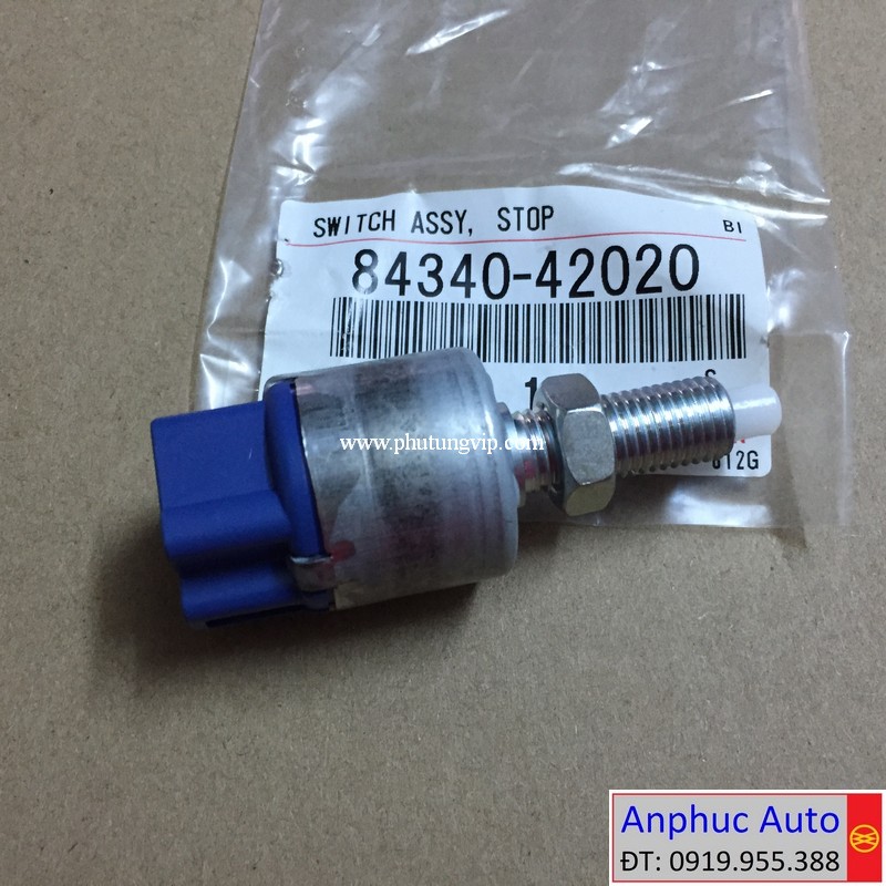 cong-tac-den-thang-Camry-ACV30-MCV30-chinh-hang-toyota-84340-42020.jpg