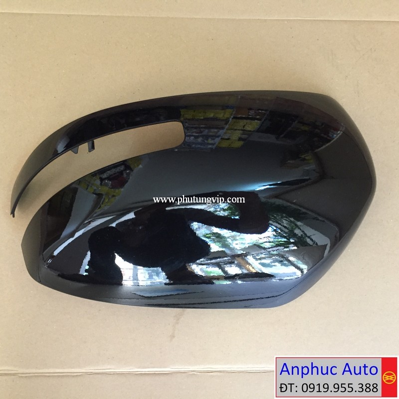 op-guong-chieu-hau-Mitsubishi-Attrage.jpg