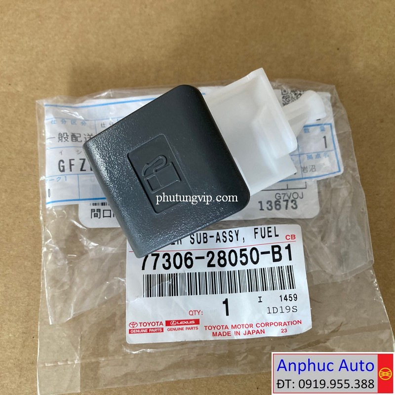 nut-mo-nap-xang-hiace-2018-77306-28050-B1.jpg