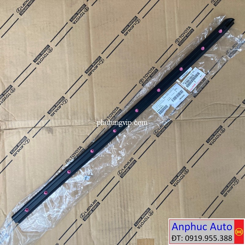 ron-cua-truoc-trai-phia-duoi-hiace-2017-67864-26010.jpg