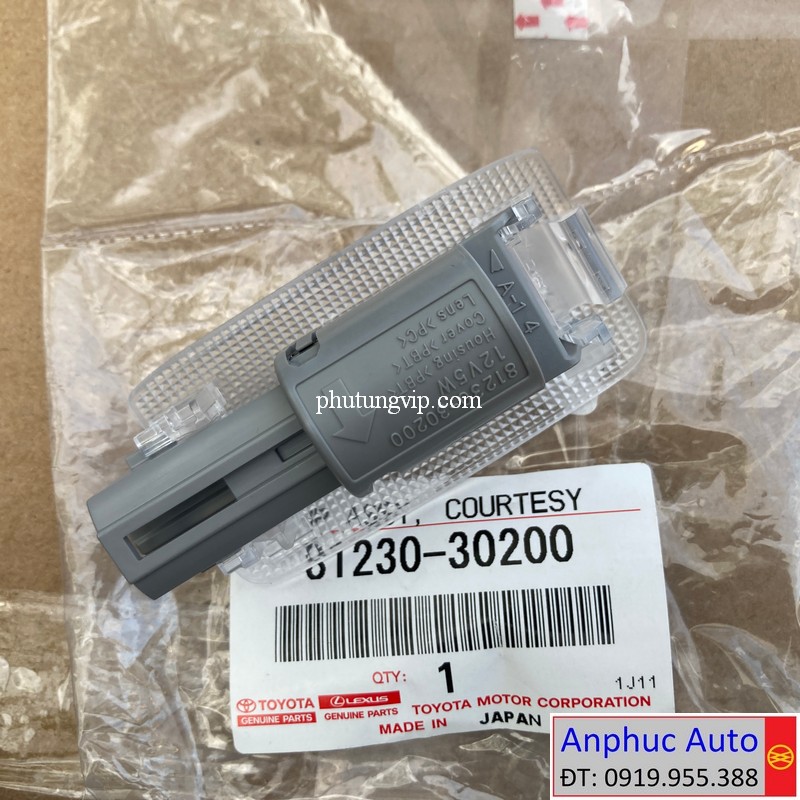 den-tapi-cua-sau-trai-camry-2012-81230-30200.jpg