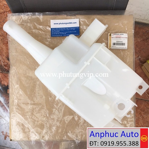 binh-nuoc-rua-kinh-Mitsubishi-Xpander-2020-8260A443.JPG
