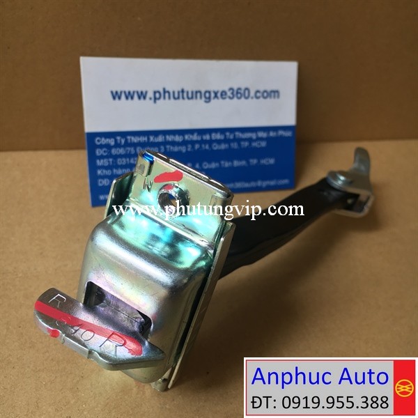gioi-han-cua-sau-phai-Toyota-Innova-2015-68630-0K070.JPG