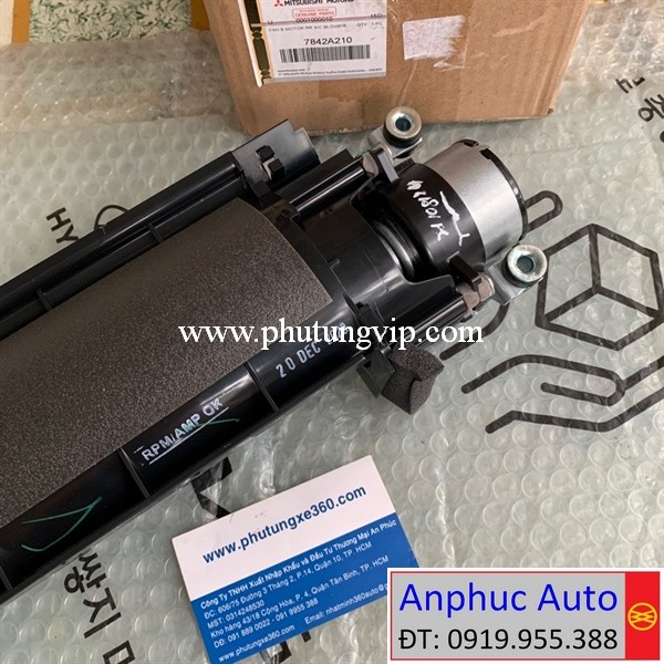 mo-to-quat-dan-lanh-sau-Mitsubishi-Xpander-2023-7842A210.JPG