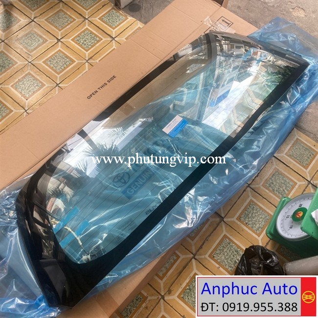 kinh-chan-gio-sau-Toyota-Innova-2020-68105-0K040.jpg