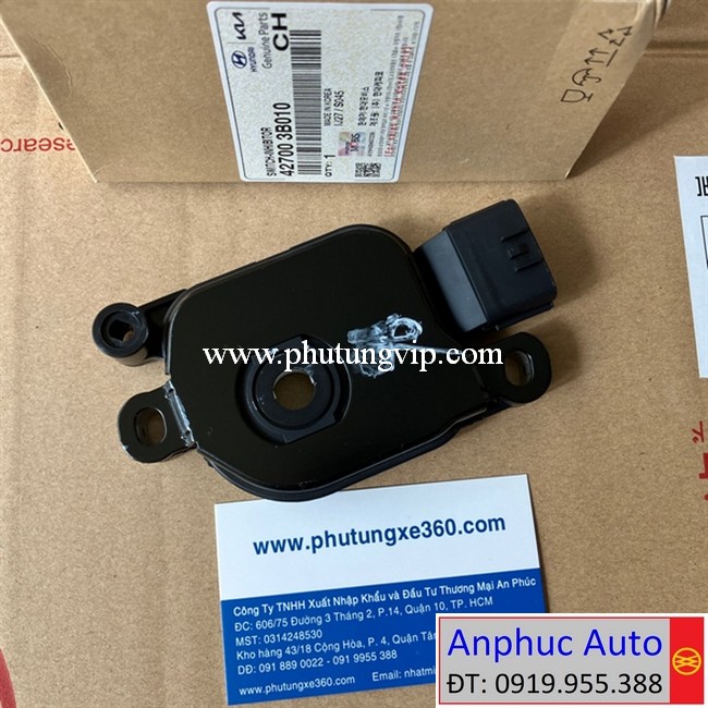 cong-tac-bao-so-Hyundai-Santafe-427003B010.jpg