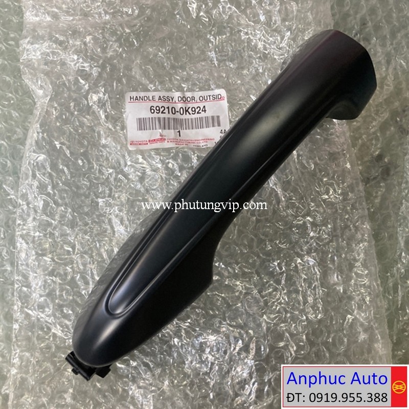 tay-mo-cua-ngoai-truoc-Innova-2020-69210-0K924.JPG