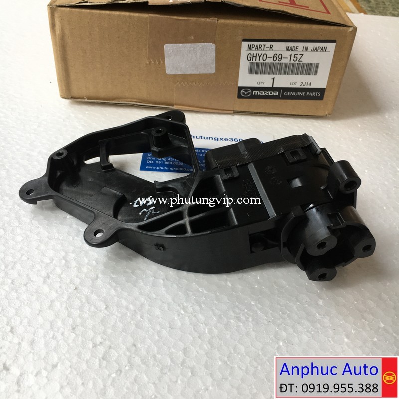 mo-to-gap-guong-chieu-hau-mazda-3-2017-GHY0-69-16Z.JPG