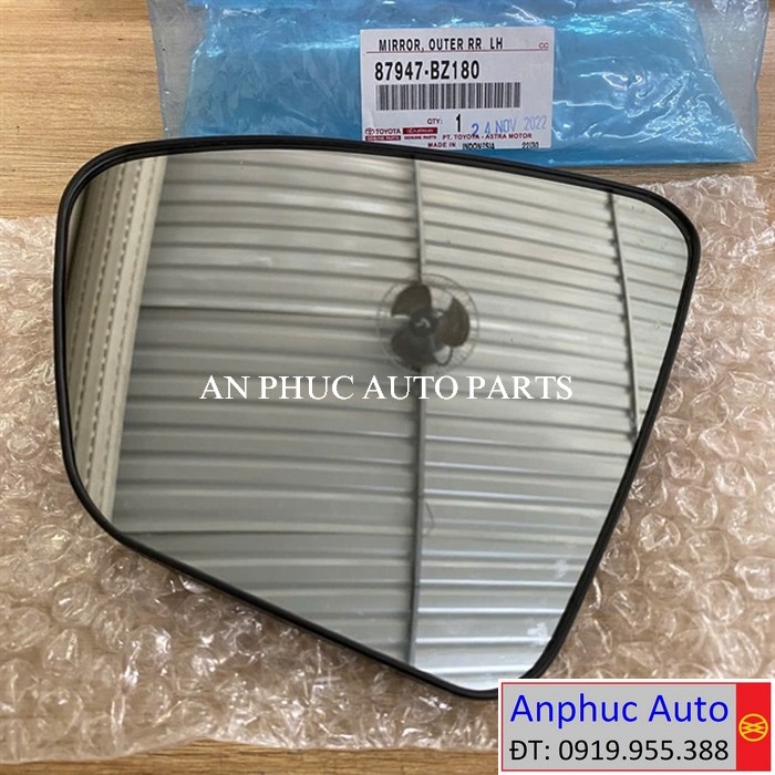 mat-guong-chieu-hau-trai-avanza-rush-87947-BZ180.jpg