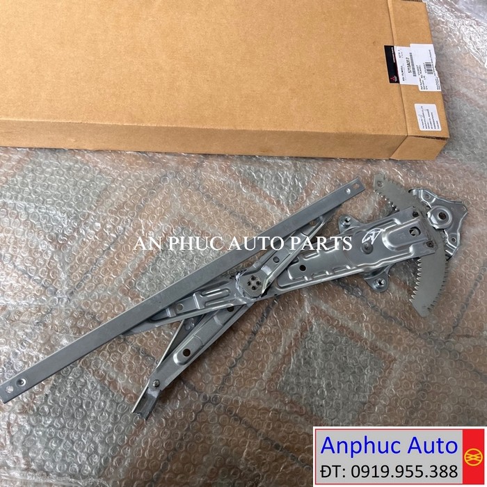 compa-nang-kinh-truoc-Attrage-5713A317.jpg